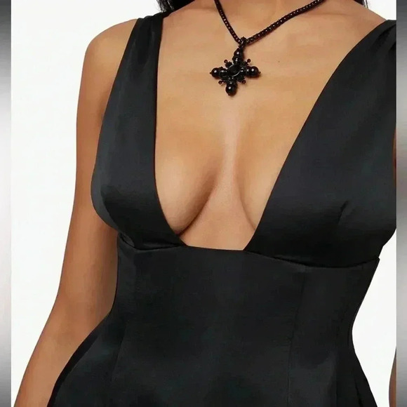 WeWoreWhat V Neck Mini Dress - Picture 4 of 11